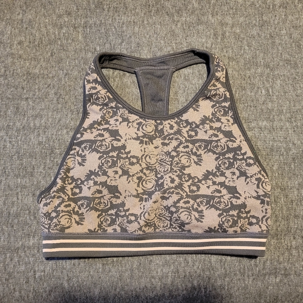 Fabletics Brynn Seamless Sports Bra